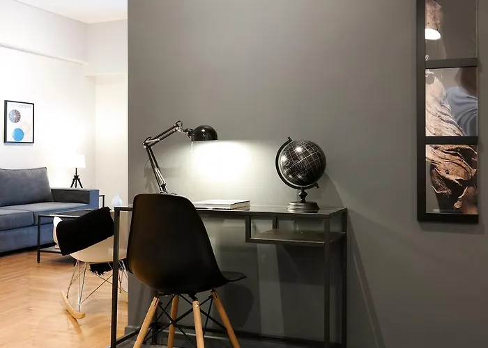 Modern Downtown Flat Near The Acropolis By Upstreet