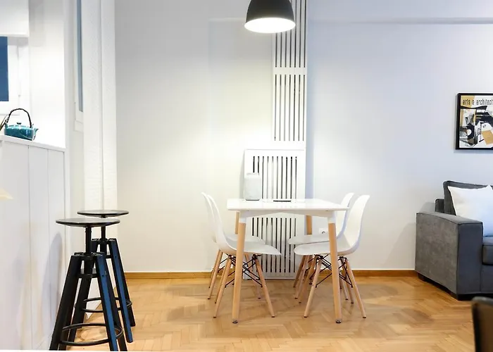 Modern Downtown Flat Near The Acropolis By Upstreet